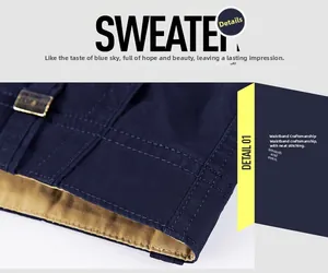 Gros plan détaillé des coutures et du logo en métal à la taille du pantalon cargo