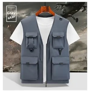 Détail du gilet de pêche gris multi-poches avec tissu résistant et fermetures éclair