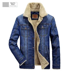 Détail de la doublure polaire et des coutures sur une veste en jean bleu marine pour homme