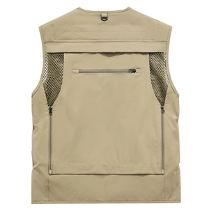 Détail du gilet kaki avec dos en maille nid d'abeille et poches zippées dissimulées