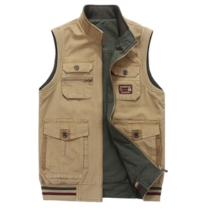 Gilet de pêche multi-poches pour homme en kaki, design réversible avec col montant
