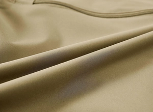 Vue macro de la texture du tissu en maille kaki haute densité pour gilet de pêche
