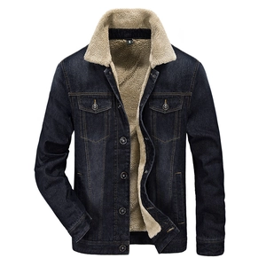 Giacca di jeans invernale da uomo blu scuro con calda fodera in sherpa kaki e bottoni