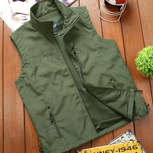 Men's outdoor utility vest in army green featuring multi-pocket design and breathable mesh lining