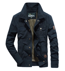 Veste outdoor homme bleu marine avec col montant et design cargo à plusieurs poches