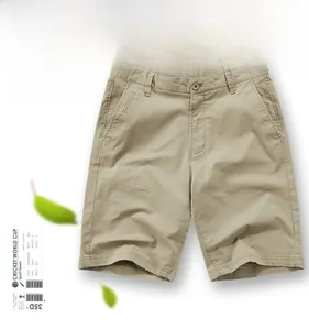 Vue détaillée du short décontracté en coton kaki montrant des coutures doubles de qualité