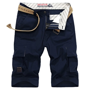Short cargo ample bleu foncé pour homme avec poches multiples et ceinture tressée