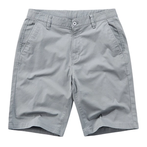 Short décontracté en coton gris clair pour hommes avec coupe droite pour l'été