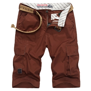 Short cargo ample pour homme rouge rouille avec poches et ceinture, vue à plat