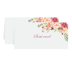 Dettaglio del segnaposto per matrimonio con elegante motivo floreale acquerello e merletto