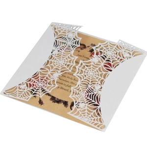 Faire-part de mariage découpé au laser motif toile d'araignée avec carte vintage