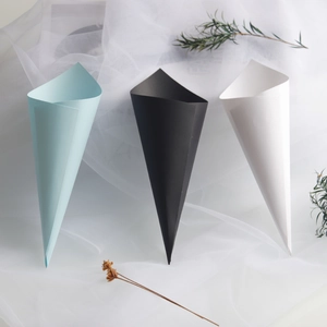 DIY Wedding Confetti Cones Cardboard Flower Petal Holder For Party Wedding Decorations Kraft Paper Black White Blue