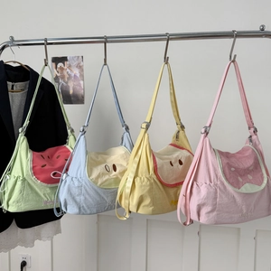 Sacs cabas mignons à thème de fruits avec broderies créatives et poches latérales à cordon