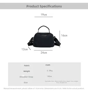 Tabella taglie borsa a tracolla in nylon nero con larghezza 24cm e altezza 16cm