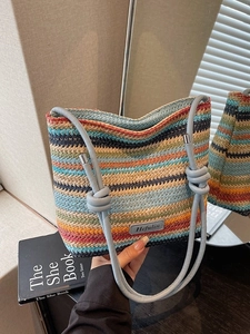 Sac Seau Tissé en Paille à Rayures Bohème pour Femmes Été Plage Vacances Sac à Bandoulière Avec Pendentif Fraise Sangle en PU