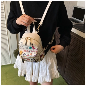 Mini sac à dos blanc avec imprimés graffiti street art et fermetures éclair dorées