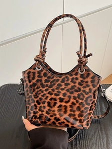 Fashionable leopard print bucket bag in glossy patent leather with knotted handles
