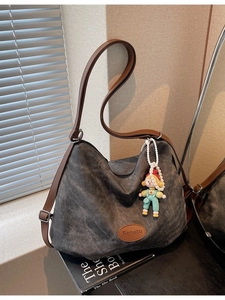 Sac Fourre-Tout Grande Capacité pour Femmes Sac à Bandoulière en Cuir PU Vintage Sac à Dos Convertible Multifonctionnel Sac à Main Avec Pendentif