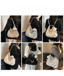Vues détaillées du sac fourre-tout plissé avec chaîne perle et pendentif nuage