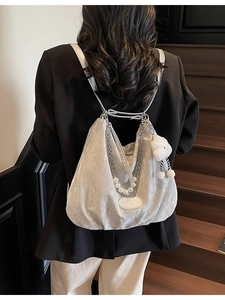 Sac hobo plissé argenté avec bandoulière perles et chaîne métallique pour femme