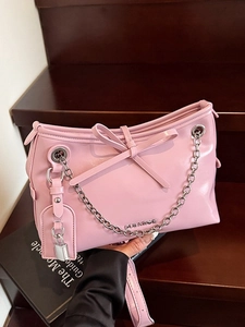 Borsa tote in pelle verniciata rosa con fiocco e catena argentata per donna
