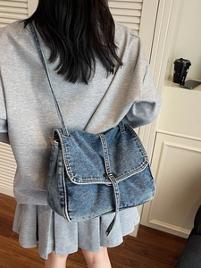 Vintage Denim Shoulder Bag For Women Washed Tote Crossbody Bag With Red Handle Contrast Stitching Metal Lock Retro Handbag