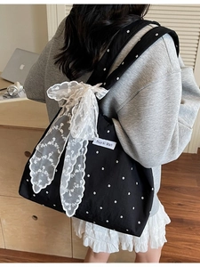 Sac fourre-tout en toile noire à fleurs avec nœuds en dentelle et grande capacité utile