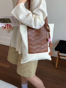 Fashion Color-Block Large Capacity Canvas Tote Bag Women Laser Cut Hollow Shoulder Bag with Heart Star Pendants Commuting Handbag