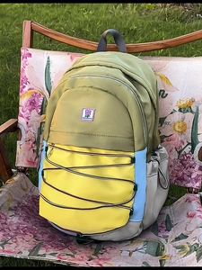 Grand sac à dos patchwork multicolore pour femmes avec système de cordon élastique à l'avant