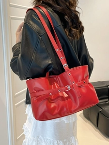 Sac Seau en Cuir PU Grande Capacité pour Femmes Sac Cabas Plissé Mode Avec Décor de Ceinture à Oeillets Métalliques Sac à Epaule