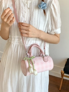 Sac Baril Quadrillé Doux pour Femmes Style Coréen Mini Sac Boston Cylindrique Avec Pendentif Tulipe Sac Bandoulière en PU