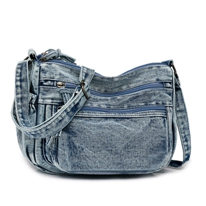 Détails du sac bandoulière en denim vintage avec poches multiples et fermetures éclair