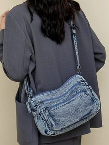 Grand sac bandoulière vintage en jean avec plusieurs poches zippées pour femmes