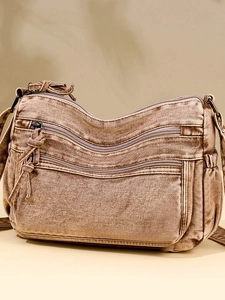 Sac bandoulière en denim délavé rétro avec plusieurs poches et finition vintage texturée