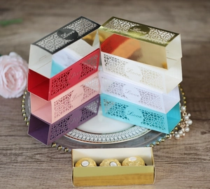 Detailansicht der Laser-Cut-Süßigkeitenboxen mit LOVE-Schriftzug in acht Farben