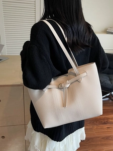 Minimalist beige pebble leather tote bag with gold buckle for professional women's daily commute