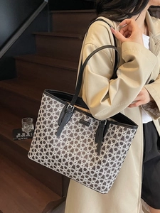 Large capacity tote bag with dark geometric pattern and leather straps for commuting