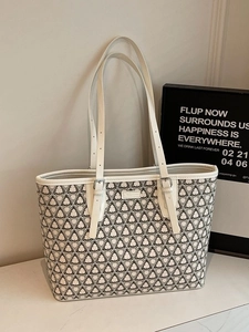 Large capacity tote bag with white and black geometric chain pattern and adjustable straps