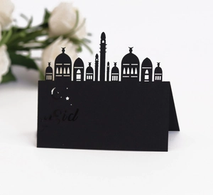 Élégante carte de table noire découpée au laser motif Eid et silhouette mosquée