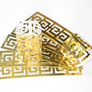 Rond de serviette doré à motif grec réfléchissant pour décoration de mariage et fête