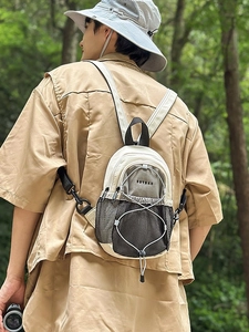 Grand sac à bandoulière en nylon blanc et gris pour la randonnée en plein air et les loisirs