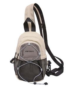Grand sac bandoulière en nylon beige avec poche filet et cordon élastique
