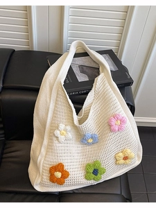 Women Large Capacity Knit Crochet Tote Bag With 3D Floral Decoration Handmade Woven Shoulder Bag Summer Casual Commuting Bag