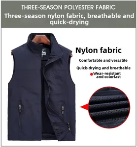 Dettaglio del gilet outdoor blu navy con fodera in rete traspirante e tasca con zip