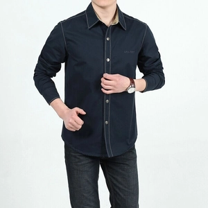 Camicia casual da uomo a maniche lunghe blu navy con cuciture a contrasto e ricamo