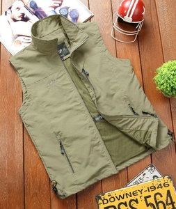 Gilet da pesca outdoor verde oliva con tasche multiple e fodera in rete traspirante