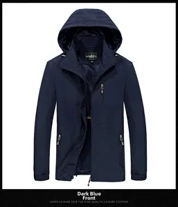 Vista frontal de cortavientos azul oscuro para hombre con forro de malla y bolsillos