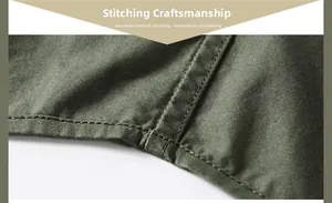 Gros plan des coutures intérieures durables et du tissu sergé d'une chemise militaire
