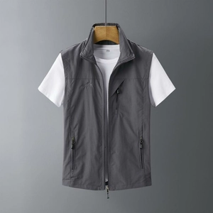 Gilet de pêche outdoor gris pour hommes avec col montant et poches zippées pratiques