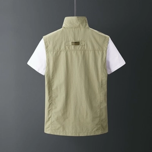 Gilet de sport pour homme vert armée avec col montant et détail logo classic au dos